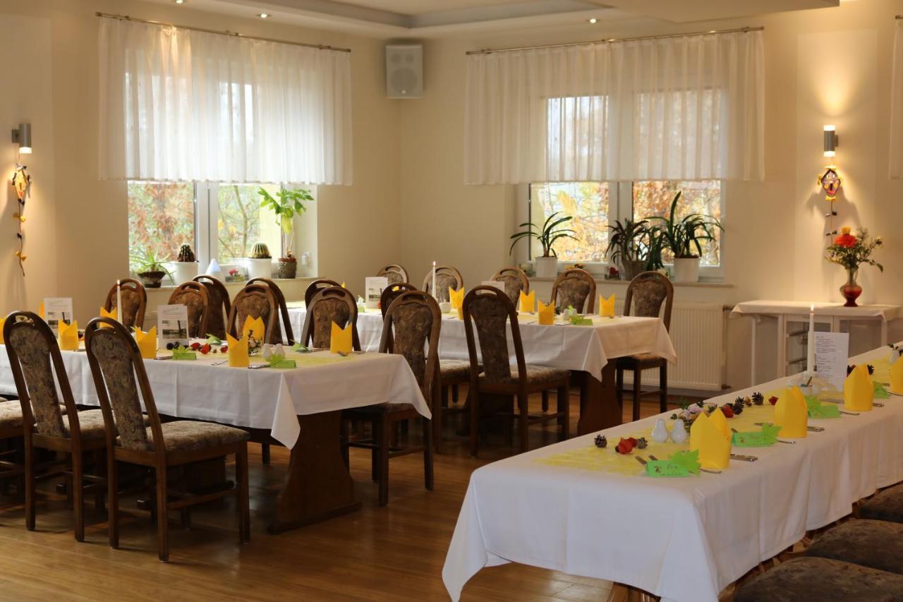 Hotel Und Restaurant Karpfenschaenke Schenkendobern Exterior foto